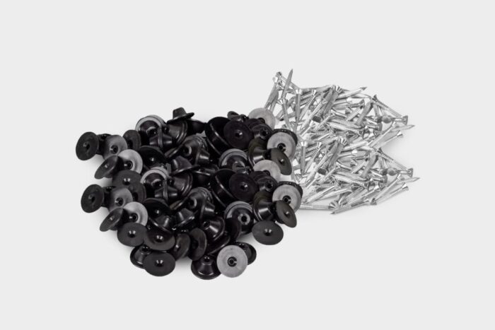 Gomas y clavos incluidos con la membrana Safe Roll de Project For Building